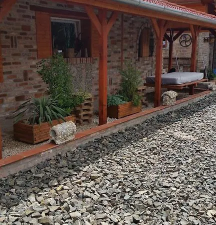 Zsolnay Apartmanhaz *