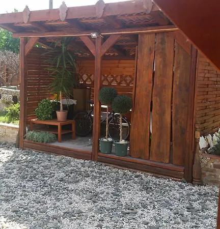 Zsolnay Apartmanhaz Gasthof *
