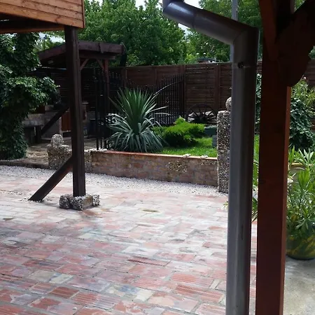 Zsolnay Apartmanhaz Gasthof *